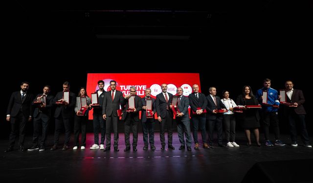 Anadolu Üniversitesi TÜSF tarafından ödüle layık görüldü