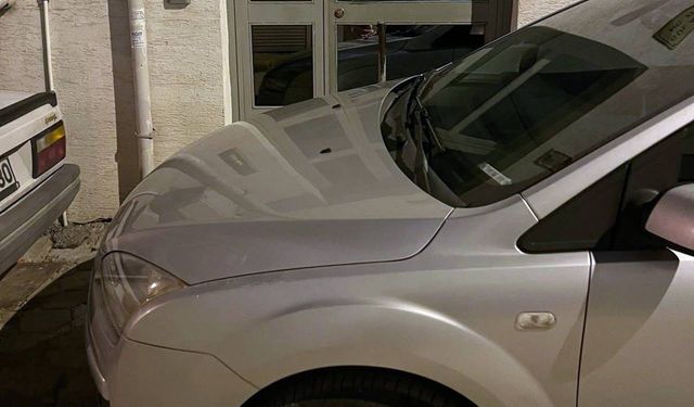 Apartman önüne park edilen araç yüzünden vatandaş evine giremedi