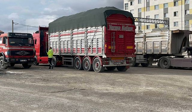Pancar yüklü tır polis ekiplerinin 'Dur' ihtarına uymadı