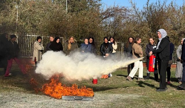 Yurt personeline uygulamalı yangın eğitimi