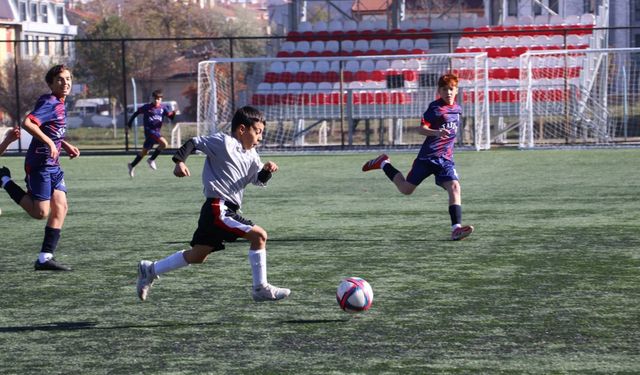 Okul Sporları Yıldız Erkek Futbol Müsabakaları sürüyor