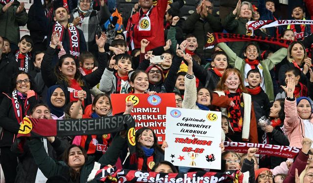 Minik taraftarlar "Kucak Dolusu Hayaller" ile tribünle buluştu