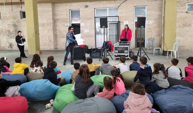 Mobil Çocuk Dostu Alan Tırı, Emek Mahallesi'nde kuruldu