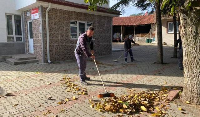 İnönü'nün dış mahallelerinde temizlik çalışması