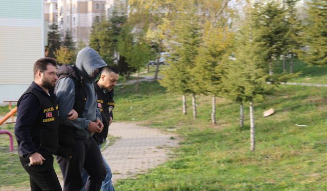 Anahtarı üzerinde bırakılan motosikletin çalınma anı kamerada