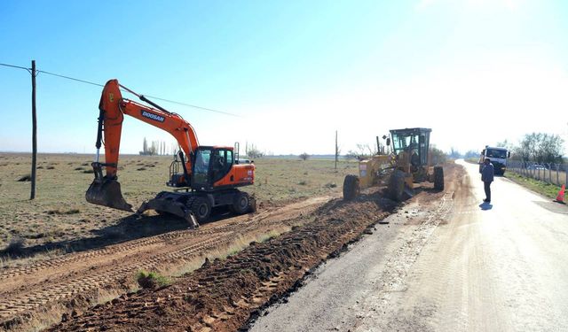 Büyükşehir Belediyesinden Çifteler’e 30 kilometrelik yol çalışması