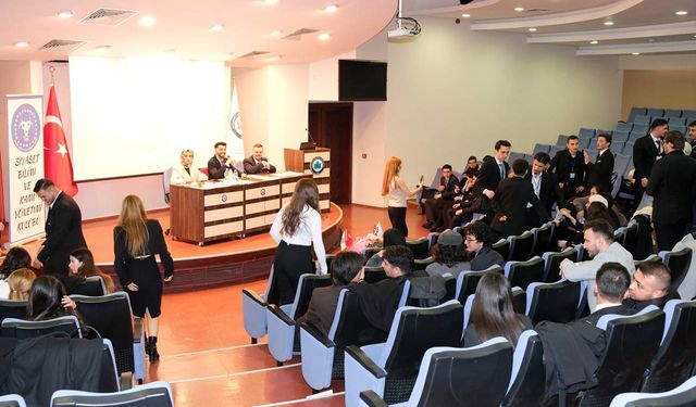 Siyaset Bilimi ve Kamu Yönetimi Kulübü’nden Meclis simülasyonu etkinliği