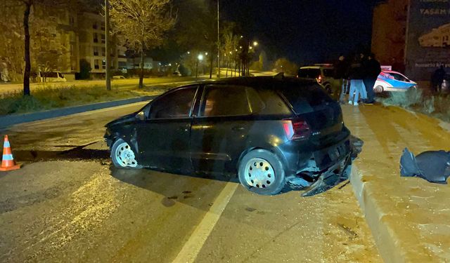 Metrelerce sürüklenen araçtan yaralanmadan kurtuldular!