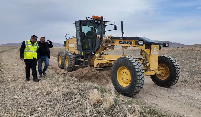 Sivrihisar Belediyesi tarla yollarında çalışmaları sürdürüyor