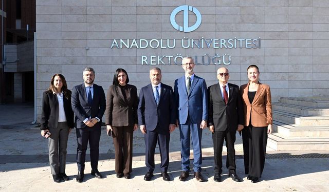 Ukrayna’nın Ankara Büyükelçisi Nariman Celal’den Anadolu Üniversitesine ziyaret