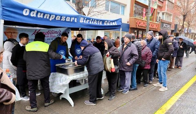 Odunpazarı Belediyesi’nden helva ikramı