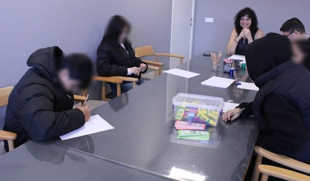 Suça sürüklenen çocuklar kütüphanede yeni hikayeler keşfetti