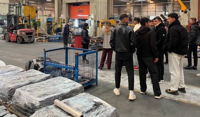 Meslek lisesi öğrencileri üretim süreçlerini yerinde öğreniyor
