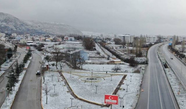 İnönü ilçesinde mevsimin ilk kar yağışı heyecanı