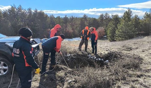 Eskişehir’de 12 metrelik çukura düşen köpeği AFAD ekibi kurtardı
