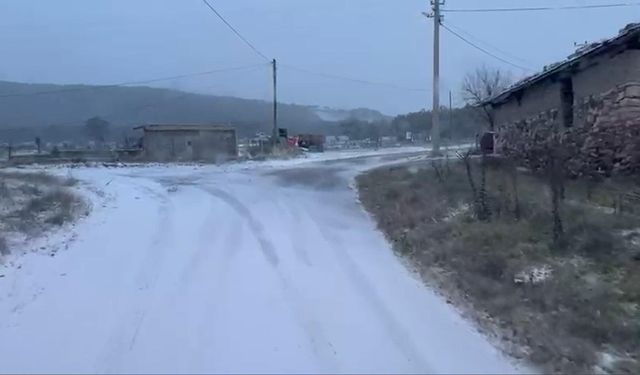 Türkmendağı etekleri beyaza büründü