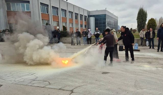 Seramik fabrikasında yangın ve tahliye tatbikatı yapıldı