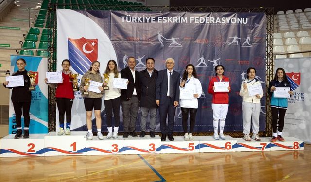 Eskişehir Teknik Üniversitesinde Eskrim Kılıç Türkiye Kupası Heyecanı Yaşandı