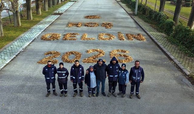 Yapraklarla yazılan sımsıcak karşılama: “Hoş Geldin 2026”