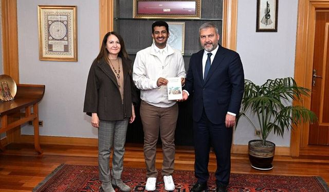 Anadolu Üniversitesi uluslararası öğrencisi 9. Uluslararası Öğrenciler Kongresi’nden ödülle döndü