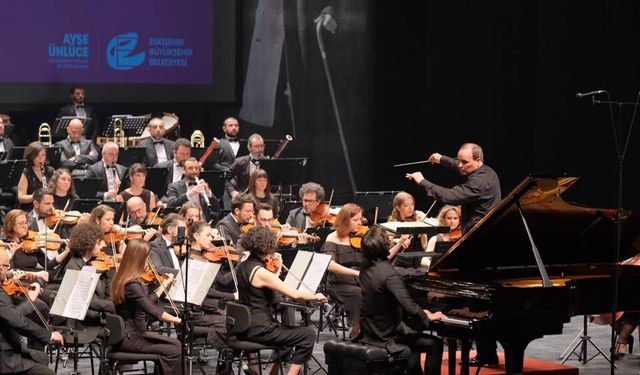 Senfoni orkestrası ve Cem Babacan’dan muhteşem konser