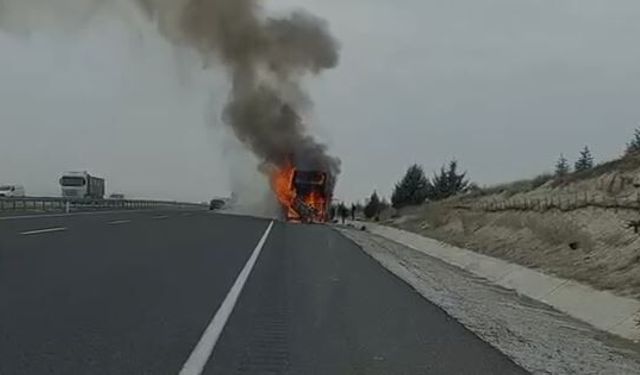 Eskişehir'de korkutan yangın! Yolcu otobüsü küle döndü!