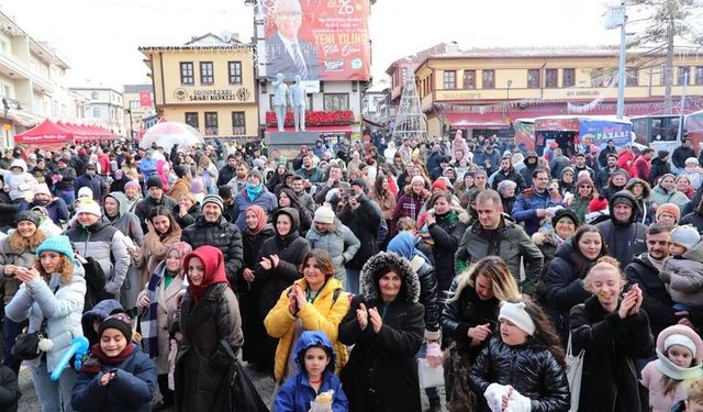 Odunpazarı’nda yeni yıl coşkusu meydanlara sığmadı