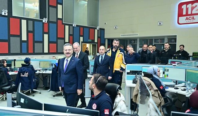 Vali Aksoy, yılbaşında çalışan 112 personelini ziyaret etti