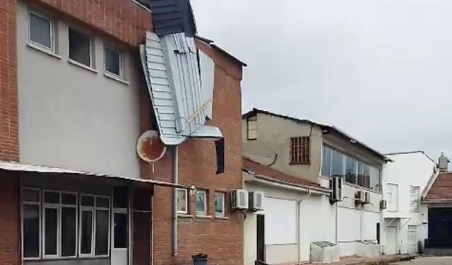 Çankaya Mahallesi'nde fırtına maddi hasara yol açtı