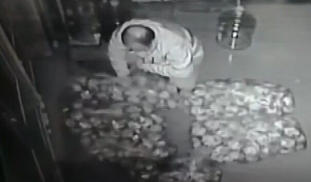 Gece vakti ekmekleri çalıp küflü halde geri bıraktı