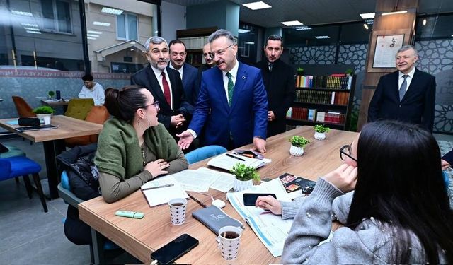 Vali Aksoy, 'Diyanet Aile ve Gençlik Merkezi'nde incelemelerde bulundu