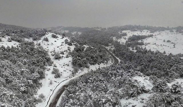 Karla kaplanan dağ havadan görüntülendi