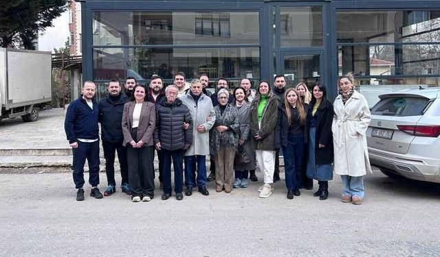 İlkokul arkadaşları 24 yıl sonra buluştu