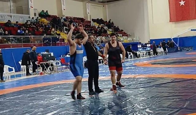 Milli güreşçi Mustafa Can Düzgün, Türkiye Şampiyonası biletini kaptı