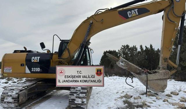 Kaçak kazı yapan 8 şüpheli suçüstü yakalandı