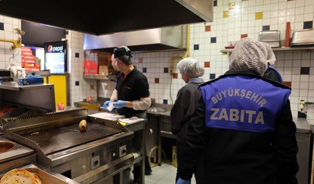 Büyükşehir zabıtası gıda işletmelerinde denetimlerini sürdürüyor