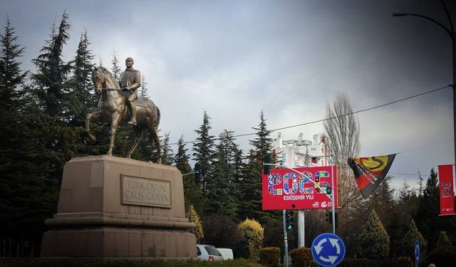 Şehir “2026 Eskişehir Yılı” afişleriyle donatıldı