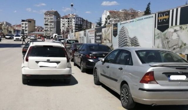 Eskişehir'de çift sıra park çilesi!