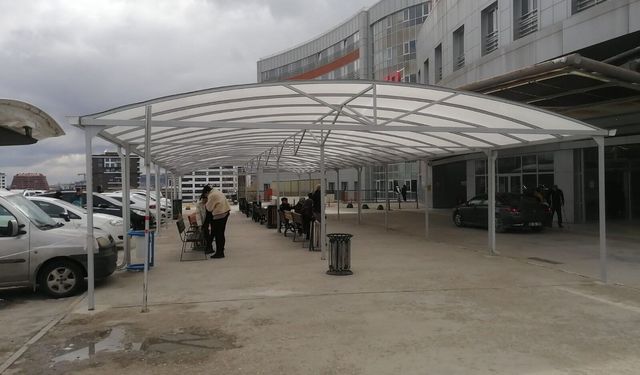 Eskişehir'deki hastaneye yarı kapalı bekleme alanı