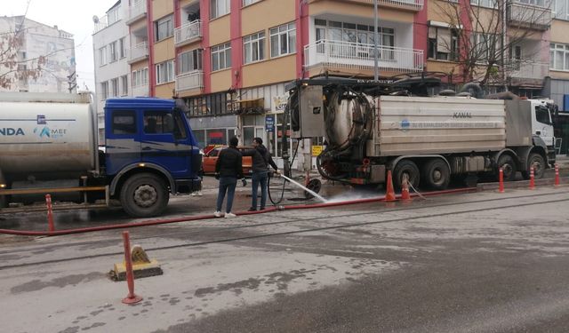 Eskişehir'de yağmur sonrası rögar temizliği