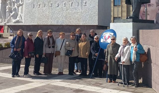 Eskişehir Kanserle Yaşam Derneği'nden anıta çelenk