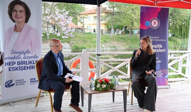 Eskişehir'de Meryem Boz’a yoğun ilgi!