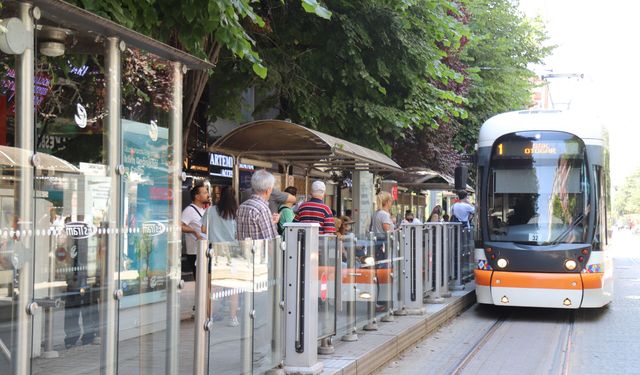 Eskişehir'de tramvay durakları akıllandı: QR kod uygulaması hizmete girdi!