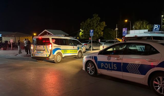 Eskişehir'de dur ihtarına uymadı: Bekçiye çarpıp kaçtı