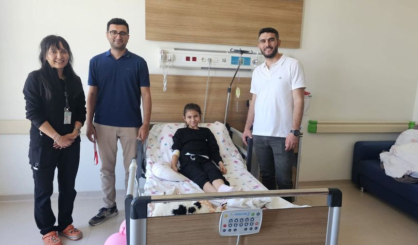 9 yaşındaki çocuğun midesinden saç yumağı çıkarıldı