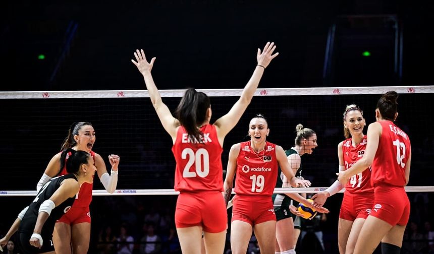 A Milli Kadın Voleybol Takımı Türkiye'yi yine gururlandırdı