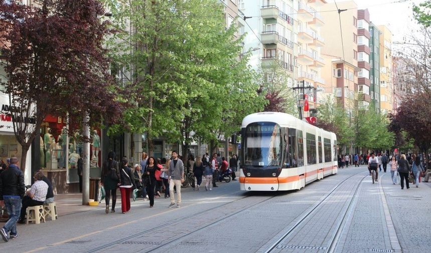 Eskişehir'de tramvay ve otobüs seferleri yarın için yeniden düzenleniyor
