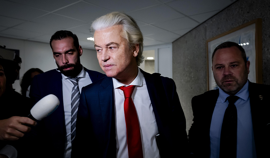 Hollanda'da hükümet düştü!