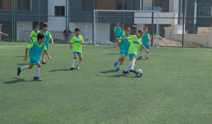 Odunpazarı Belediyesi Yaz Futbol Okulu minik sporcularla şenlendi