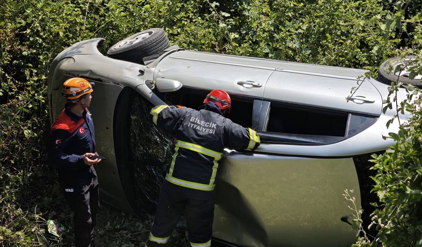 Kontrolden çıkan otomobil dere yatağına yuvarlandı, 3 yaralı